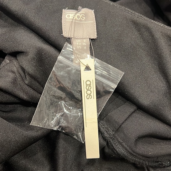 ASOS DESIGN tux one sleeve blazer romper black 4 - Picture 5 of 5